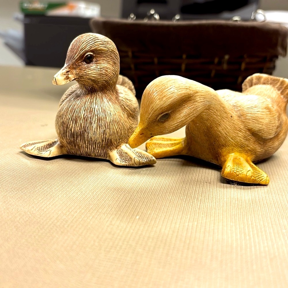 2-Baby Duckling Figurines 1984 Vincent Giannetto Pond Puddlers